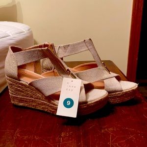 Brand is a new day. Size 9. Cream colored wedge with zipper. New with tags.